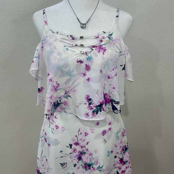 💜”Kensie” White & Purple Floral Dress w/Crisscross Neckline Detailing - Picture 4 of 17